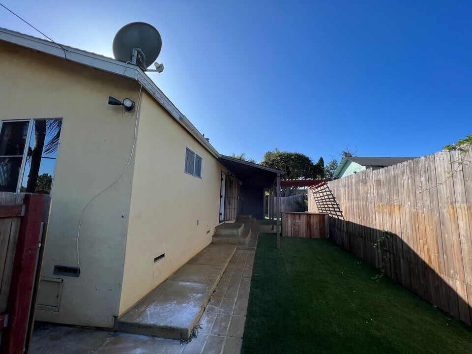 2840 Ridgeway Dr in National City, CA - Building Photo