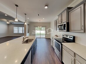 404 Moses Rhyne Dr in Mount Holly, NC - Foto de edificio - Building Photo