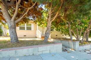 1128 Pico Blvd in Santa Monica, CA - Building Photo