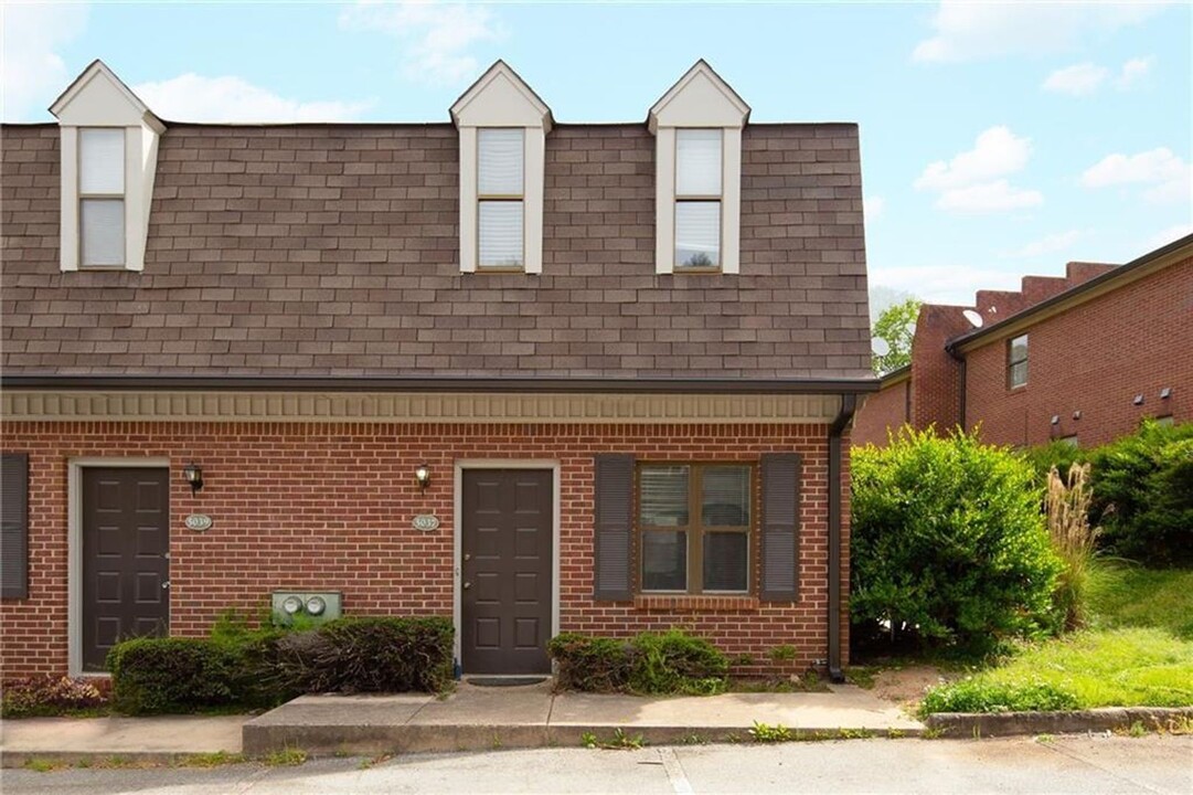 5037 Top Cat Ct in Sugar Hill, GA - Building Photo