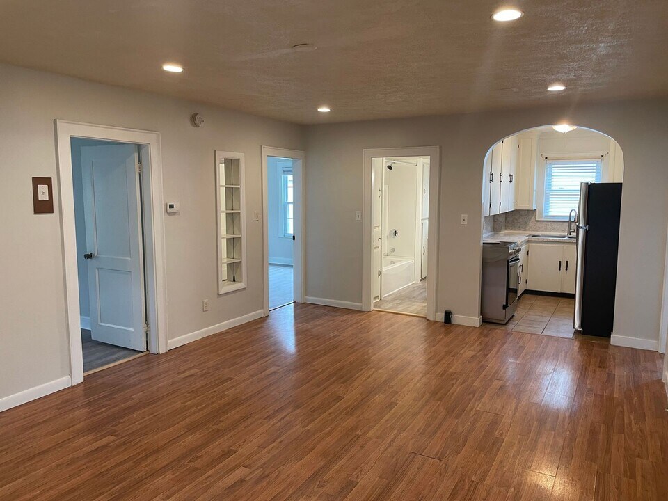 12 Vine St in Biddeford, ME - Building Photo