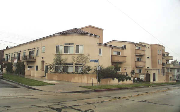 The Courtyard in West Homes in Los Angeles, CA - Foto de edificio - Building Photo