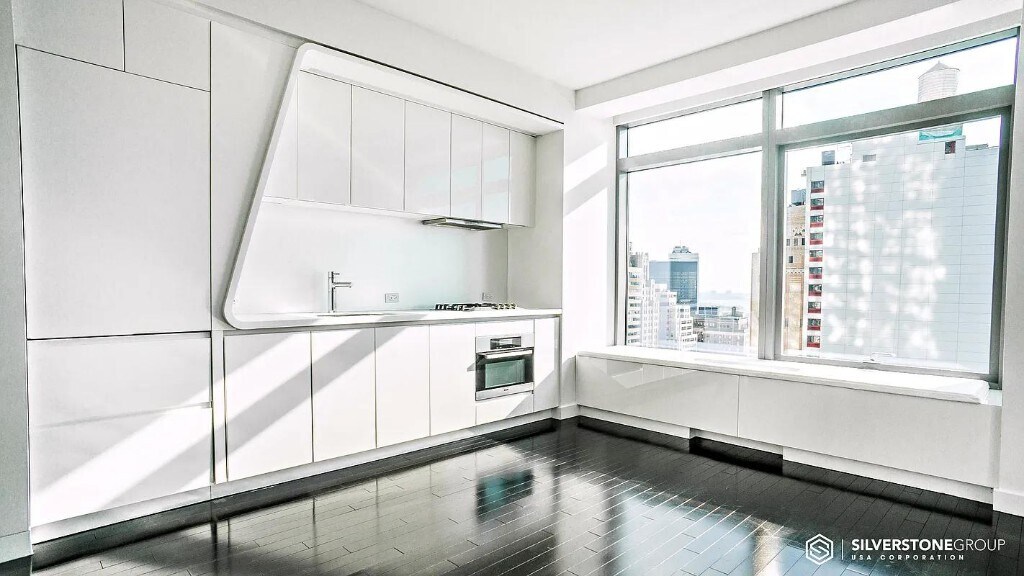 123 Washington St in New York, NY - Building Photo