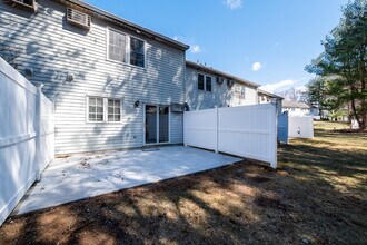 16 Brantwood Dr in Madison, CT - Building Photo - Building Photo