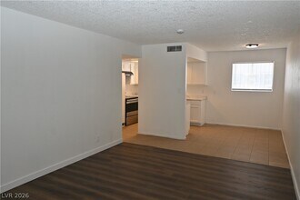 2301 Stewart Ave in Las Vegas, NV - Building Photo - Building Photo