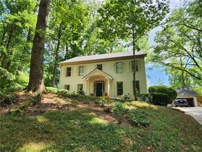 943 Barton Woods Rd NE in Atlanta, GA - Building Photo - Building Photo