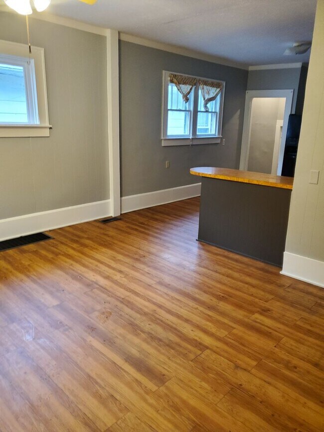 property at 1414 E Sycamore St