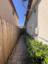 15400 SW 173rd St in Miami, FL - Building Photo