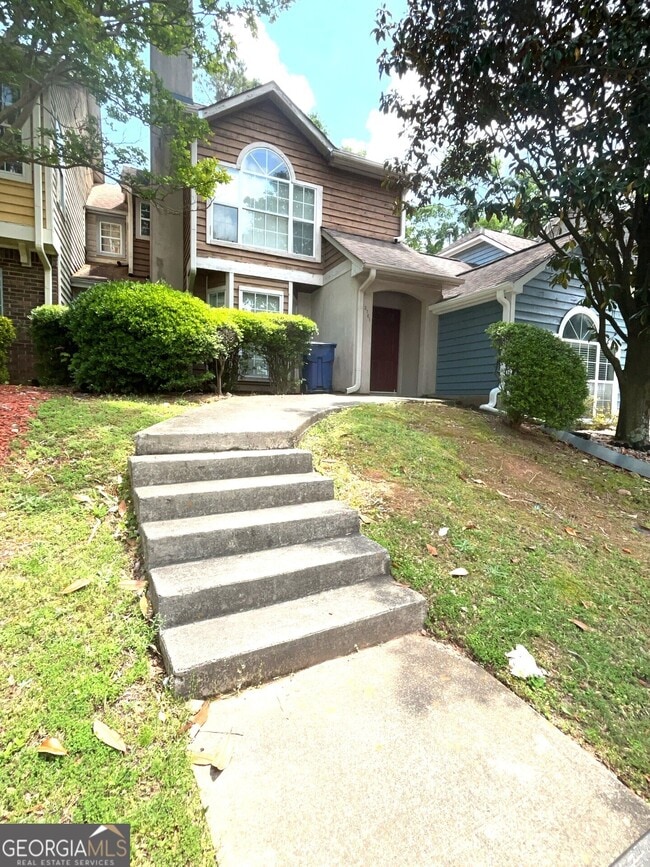 property at 3761 Windsor Cir