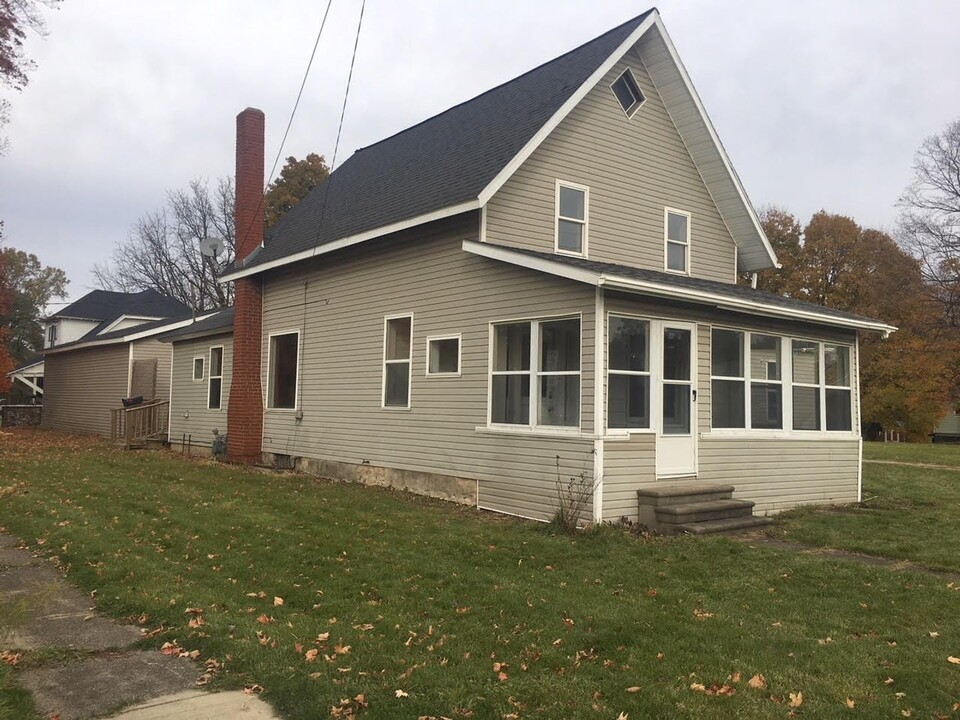 202 E Leigh St in Homer, MI - Building Photo