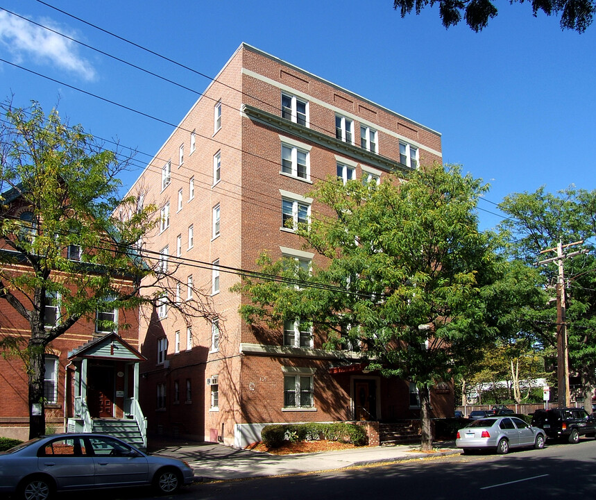 Broadway Living in New Haven, CT - Building Photo