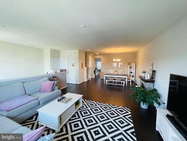42699 Wardlaw Terrace in Ashburn, VA - Building Photo - Building Photo