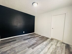 1706 S Sterling Ave in Independence, MO - Building Photo - Building Photo