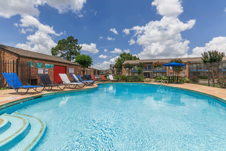 Willow Bend Apartments in Houston, TX - Building Photo - Building Photo