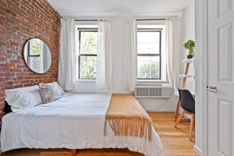 416 W 49th St in New York, NY - Foto de edificio - Building Photo