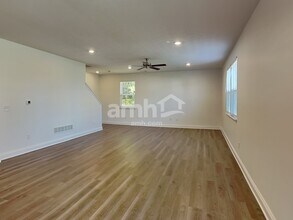 218 Rustic Barn Ct in Delaware, OH - Foto de edificio - Building Photo