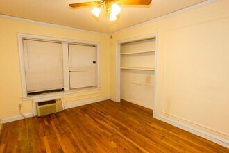 823 W Wolfram, Unit 502 in Chicago, IL - Building Photo - Building Photo