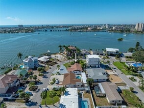 7125 Shore Dr S in South Pasadena, FL - Building Photo - Building Photo