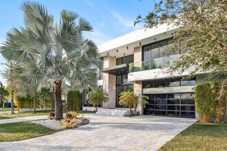 3367 NE 168th St in North Miami Beach, FL - Building Photo - Building Photo