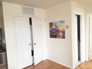 730 11th St NE, Unit 403 in Washington, DC - Foto de edificio - Building Photo