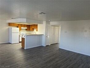 6553 McRae Ave in Las Vegas, NV - Building Photo - Building Photo