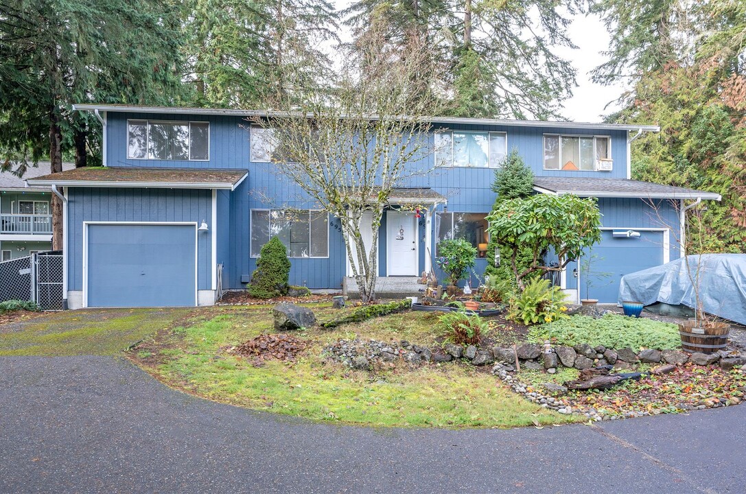 6953 Chico Way NW in Bremerton, WA - Foto de edificio