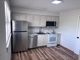 4 Bonne Terre Ct in Collinsville, IL - Building Photo