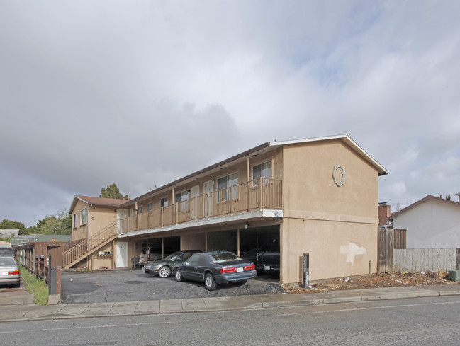 2343 University Ave in East Palo Alto, CA - Foto de edificio - Building Photo