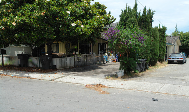 2132 Reinert Rd in Mountain View, CA - Building Photo - Building Photo