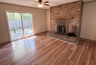 318 Austin Ave in Mary Esther, FL - Foto de edificio - Building Photo