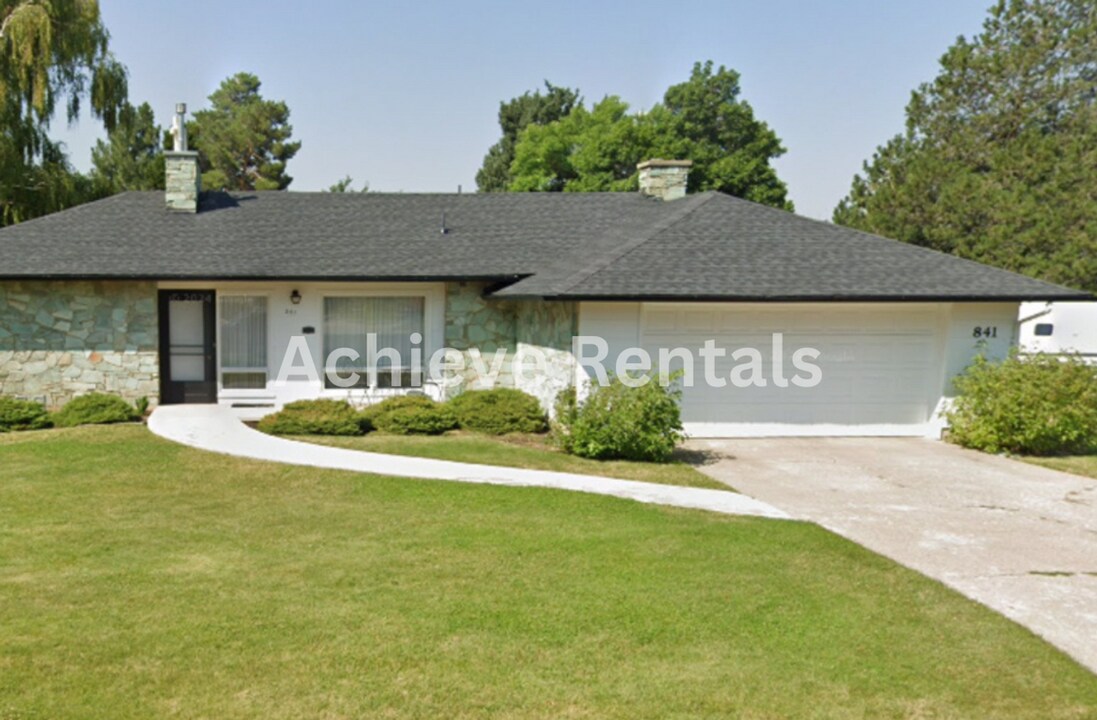 841 Juniper Dr in Logan, UT - Building Photo