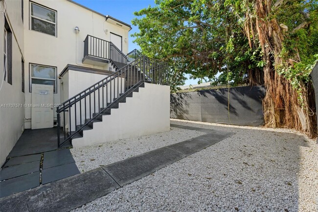 571 NE 82nd St in Miami, FL - Building Photo - Building Photo