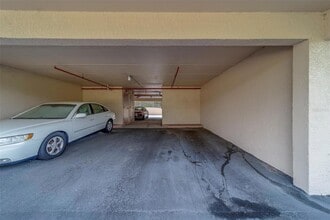9510 Harbor Greens Way, Unit 407 in Seminole, FL - Building Photo - Building Photo
