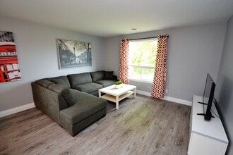 642 Southdale Rd E in London, ON - Building Photo - Building Photo