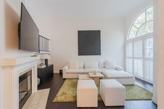 5455 Sylmar Ave in Van Nuys, CA - Building Photo - Building Photo