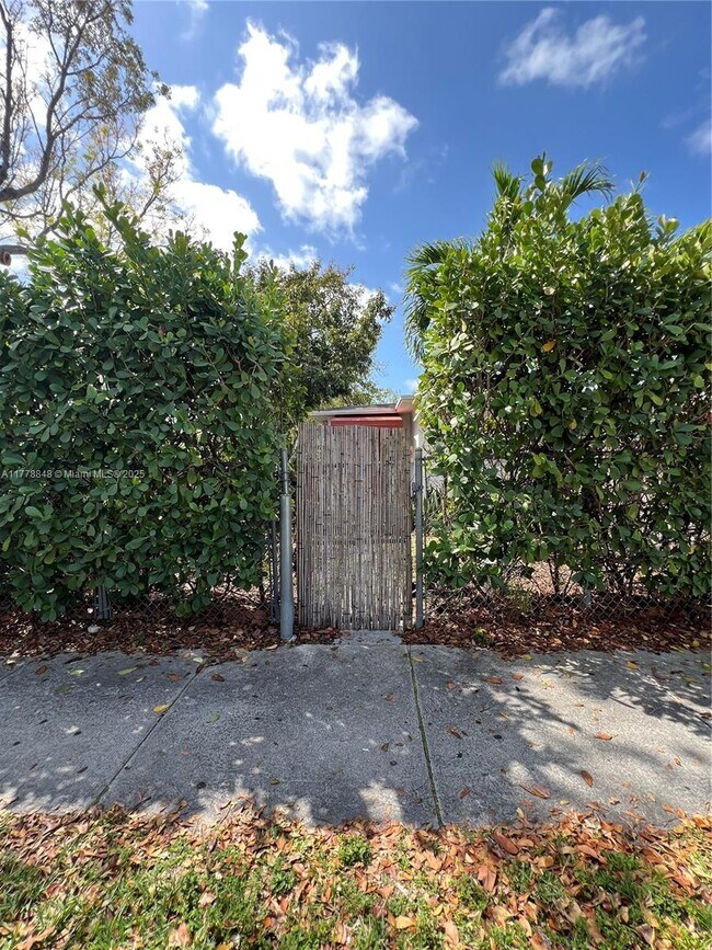 150 NE 59th St in Miami, FL - Building Photo - Building Photo
