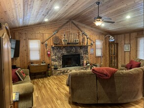 42621 Falcon Ave in Big Bear Lake, CA - Building Photo - Building Photo