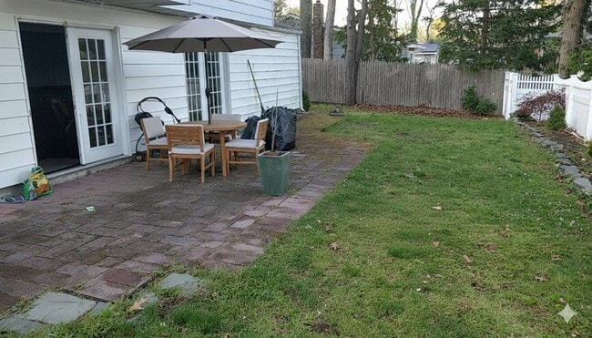 461 Gibbs Pond Rd, Unit 1 in Nesconset, NY - Building Photo - Building Photo