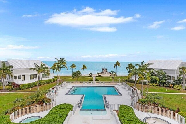 799 W Ocean Dr in Key Colony Beach, FL - Building Photo - Building Photo