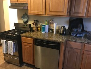 266 Gold St, Unit 3 in Boston, MA - Foto de edificio - Building Photo