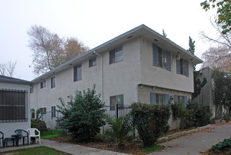 2423 Q St in Sacramento, CA - Building Photo - Building Photo