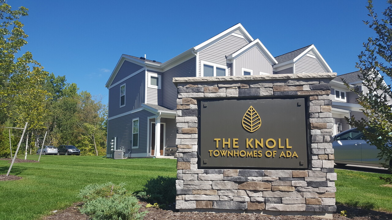 The Knoll Townhomes of Ada in Grand Rapids, MI - Foto de edificio