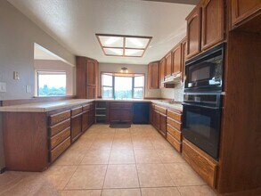 200 Sunrock Dr in Folsom, CA - Building Photo - Building Photo