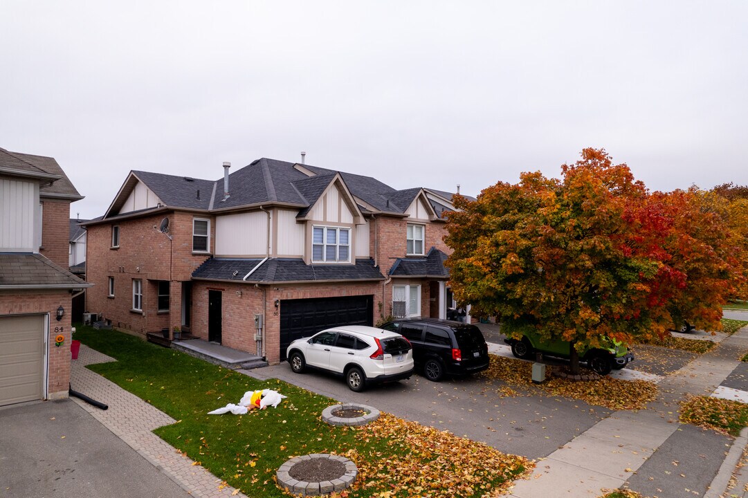 80 Desert Sand Dr in Brampton, ON - Building Photo