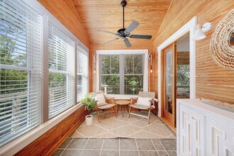 208 E Cooper Ave in Folly Beach, SC - Foto de edificio - Building Photo