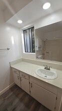 Canyon Crest Apartments in Van Nuys, CA - Building Photo - Building Photo