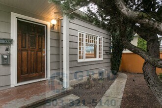4124 SE Caruthers St in Portland, OR - Building Photo - Building Photo