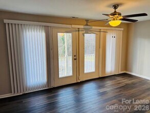 6137 Meadow Rose Ln in Charlotte, NC - Building Photo - Building Photo