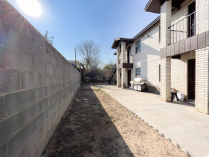 817 E Kearney St in Laredo, TX - Building Photo - Building Photo