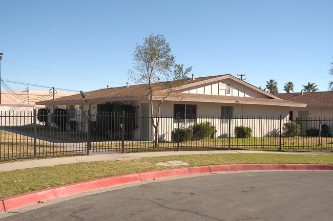 205-226 W Jackson St in Rialto, CA - Building Photo - Building Photo